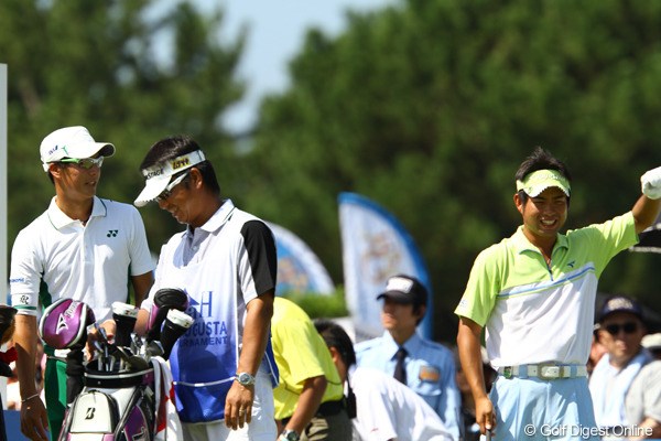 2011年 VanaH杯KBCオーガスタゴルフトーナメント 3日目 池田勇太・石川遼 これまでは同組でラウンドすると、お互いになかなかスコアを伸ばし合えなかった2人。スタート前は、2人共リラックスした表情でした