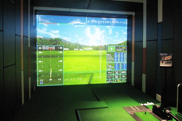 GOLFZONのシミュレーションゴルフは、世界中のコースが100以上も入っている