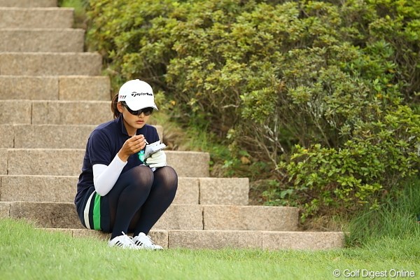2011年 日本女子プロゴルフ選手権大会コニカミノルタ杯 2日目 鈴木舞子 なんだか寂しげな瞬間？