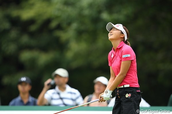 2011年 日本女子プロゴルフ選手権大会コニカミノルタ杯 2日目 一ノ瀬優希 悔しがり方もなんだか可愛い。一ノ瀬プロ。