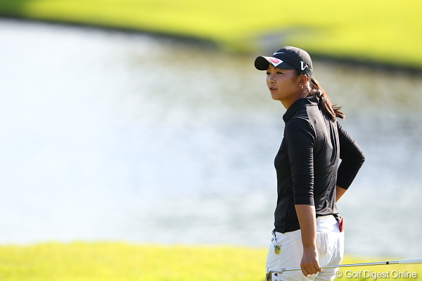 三塚、単独首位も38パットに「ありえない」