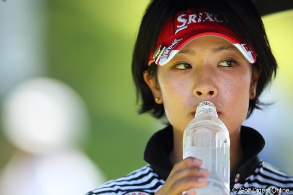 2011年 日本女子プロゴルフ選手権大会コニカミノルタ杯 3日目 森田理香子 今日も暑くって飲まなきゃ死んでしまいますわよ。