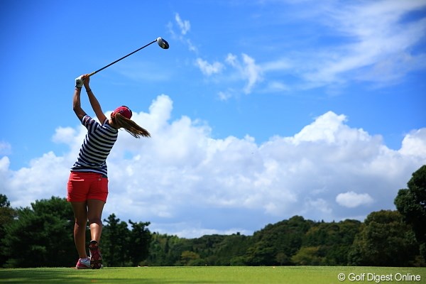 2011年 日本女子プロゴルフ選手権大会コニカミノルタ杯 最終日 上田桃子 よく見るとティーはそのまま。