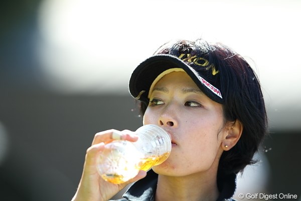 2011年 日本女子プロゴルフ選手権大会コニカミノルタ杯 最終日 森田理香子 今日も飲まなきゃやってられませんわ。