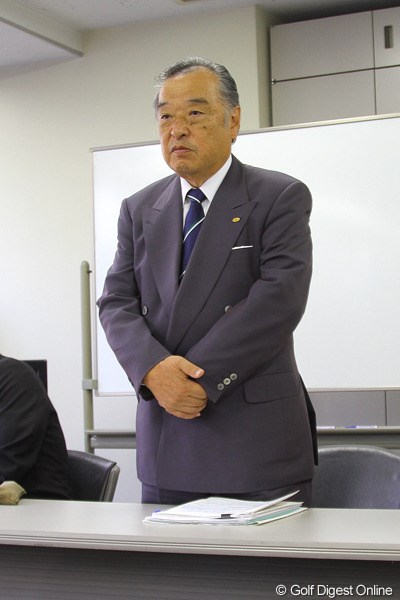 2011年 日本ゴルフツアー機構（JGTO）記者会見 小泉直会長 理事会後の記者会見に出席した小泉直JGTO会長