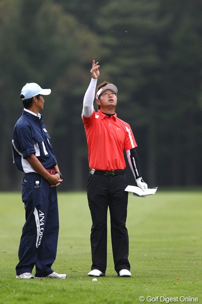2011年 ANAオープンゴルフトーナメント 初日 松村道央 調子の良かった去年を空を見上げて思い出してる？