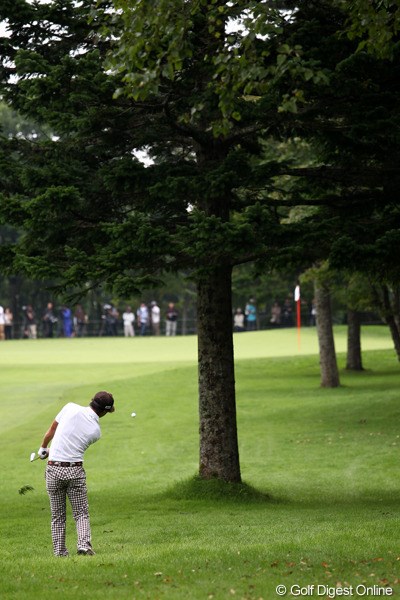 2011年 ANAオープンゴルフトーナメント 初日 石川遼 残念ながらグリーンまでボールは飛ばず・・・