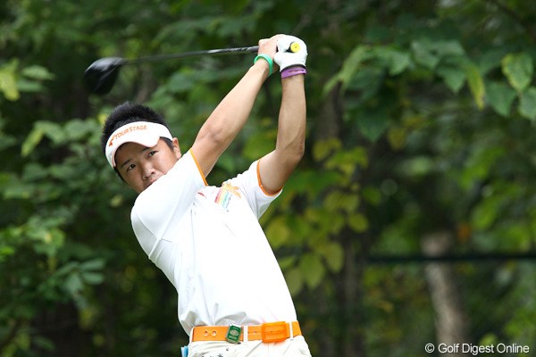 2011年 ANAオープンゴルフトーナメント 2日目 伊藤誠道 アマチュアとしてトーナメントをリードする伊藤誠道。2日続けてノーボギーのラウンドだ。