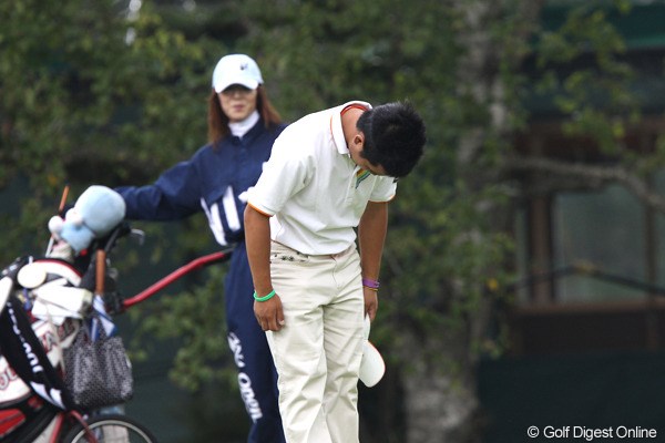 2011年 ANAオープンゴルフトーナメント 2日目 伊藤誠道 高校生らしくコースに一礼