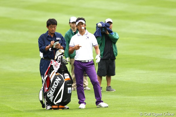 2011年 ANAオープンゴルフトーナメント 3日目 上井邦浩 ボールで遊んでるよ～9アンダー6位