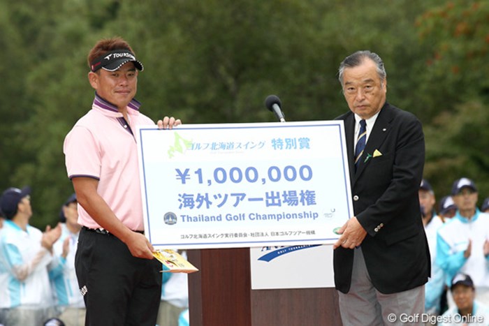 2年連続で「ゴルフ北海道スイング」1位に輝いた平塚哲二。北海道といえばもはやこの顔？ 2011年 ANAオープンゴルフトーナメント 最終日 平塚哲二