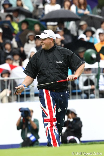 2011年 ANAオープンゴルフトーナメント 最終日 カート・バーンズ 最終18番パーパットを外すも余裕の笑み