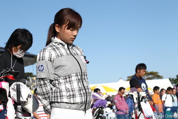 2011年 ミヤギテレビ杯ダンロップ女子オープンゴルフトーナメント 初日 有村智恵 復興を願って黙祷