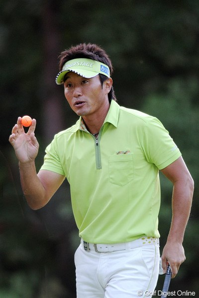 2011年 アジアパシフィックオープンゴルフチャンピオンシップパナソニックオープン 2日目 宮本勝昌 今季初優勝を狙う宮本勝昌。復調の兆しを探しながらのラウンドが続いている