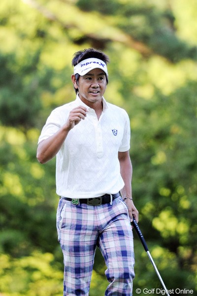 2011年 アジアパシフィックオープンゴルフチャンピオンシップパナソニックオープン 2日目 藤田寛之 ラウンド前から首痛に見舞われた藤田寛之だったが、コーチからは「コンパクトに振れるんじゃない？」と“アドバイス”があったとか。