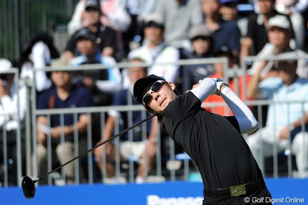 2011年 アジアパシフィックオープンゴルフチャンピオンシップパナソニックオープン 3日目 アティウィット・ジェーンワタナノンド 細身の体をいっぱいに使ってフルスイング。“ジャズ”はまず日本での活躍を目指している。