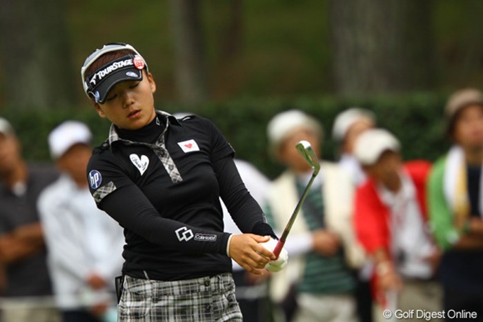 思い通りのプレーができず、心身の疲労も色濃く見られた有村智恵 2011年 日本女子オープンゴルフ選手権競技 2日目 有村智恵
