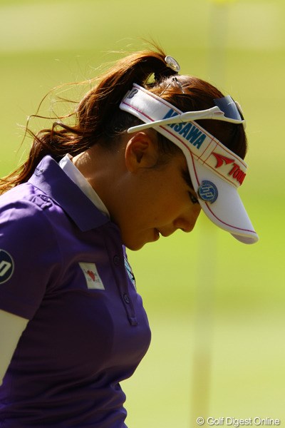 2011年 日本女子オープンゴルフ選手権競技 3日目 有村智恵 どの選手たちの顔にも、心身の疲労が色濃く映る今週の「日本女子オープン」