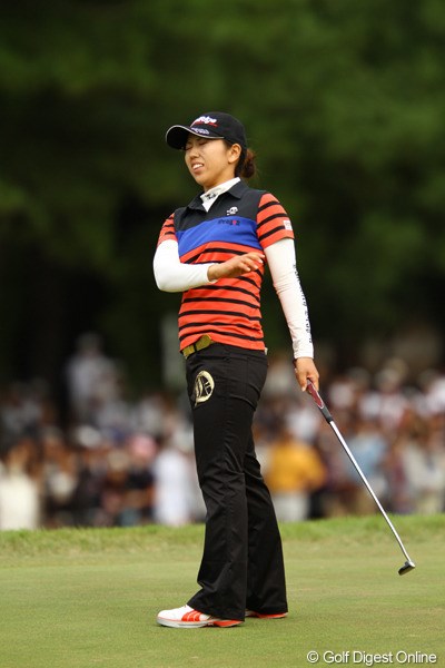2011年 日本女子オープンゴルフ選手権競技 最終日 笠りつ子 最終18番でプレーオフ進出をかけたパーパットを外し、痛恨の表情を浮かべる笠りつ子