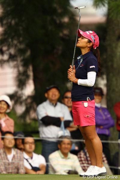 2011年 日本女子オープンゴルフ選手権競技 最終日 宮里藍 パターが入らず・・・こんな表情の藍ちゃんは珍しいかも。