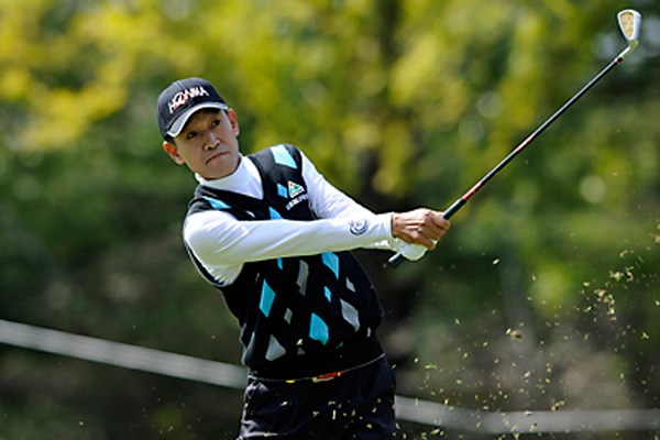 2011年 皇潤カップ日本プロゴルフシニア選手権大会 2日目 キム・ジョンドク この日の最少スコアとなる「67」をマークし、首位タイに浮上したキム・ジョンドク