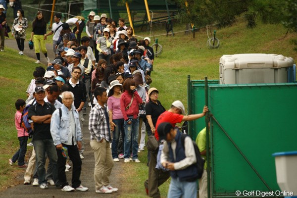 2011年 キヤノンオープン 最終日 トイレ トイレも大行列。何時間待ち？