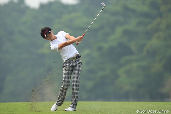 2011年 日本オープンゴルフ選手権競技 初日  諸藤将次 同学年の池田勇太と予選ラウンド同組でプレーしている諸藤将次