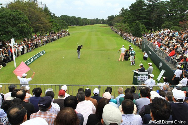 2011年 日本オープンゴルフ選手権競技 最終日 1H  Teeバックスタンド 本日のギャラリー数 14872