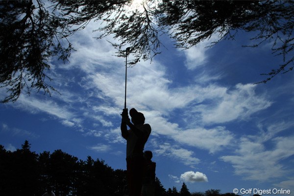 2011年 日本オープンゴルフ選手権競技 最終日 6H 2nd Shot さあみなさんこのシルエットは誰でしょうか？