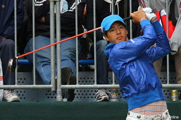 2011年 ブリヂストンオープンゴルフトーナメント 事前 石川遼 大ギャラリーに見守られながら練習ラウンドを行った石川遼