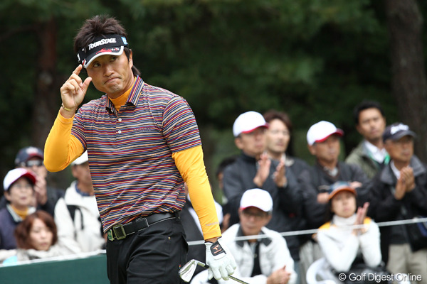 宮本が単独首位！B.スネデカーが4打差を追う