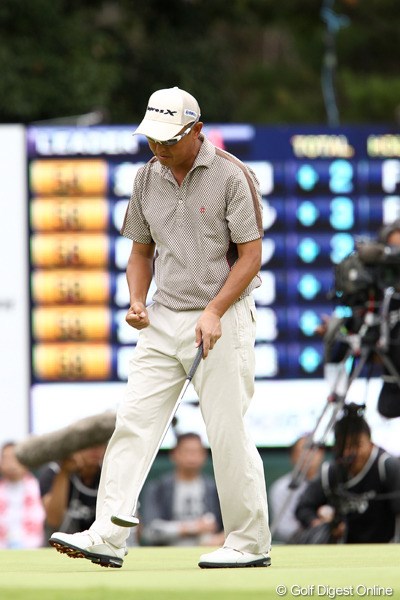 2011年 ブリヂストンオープンゴルフトーナメント  最終日  谷口徹  17番優勝を確信したかのようなガッツポーズ