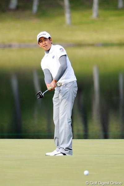2011年 マイナビABCチャンピオンシップゴルフトーナメント 3日目 河野晃一郎 最終18番、2オンに成功した河野晃一郎はバーディを奪った