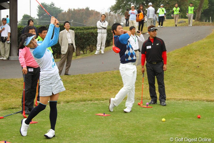 テレビのリポーターで参加した東尾理子も練習に参加 2011年 第9回スナッグゴルフ対抗戦 JGTOカップ全国大会 東尾理子