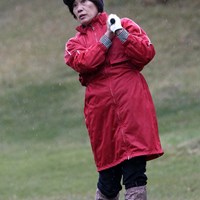 今日の寒さにはこのファッションが1番 2011年 伊藤園レディスゴルフトーナメント 初日 塩谷育代 
