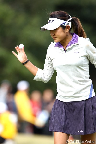 2011年 伊藤園レディスゴルフトーナメント 最終日 藤本麻子 今日7つのバーディで10アンダー