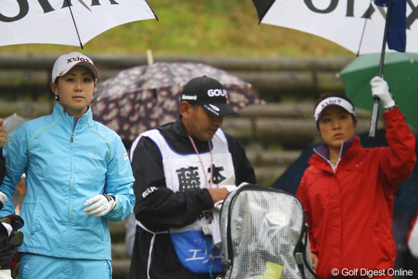 2011年 大王製紙エリエールレディスオープン 初日 古閑美保と藤本麻子