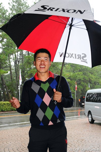 2011年 ダンロップフェニックストーナメント 3日目 松山英樹 さすがの松山君も、雨には勝てませんでした。「雨は集中力が高まるから良い」って言ってたから、残念無念。
