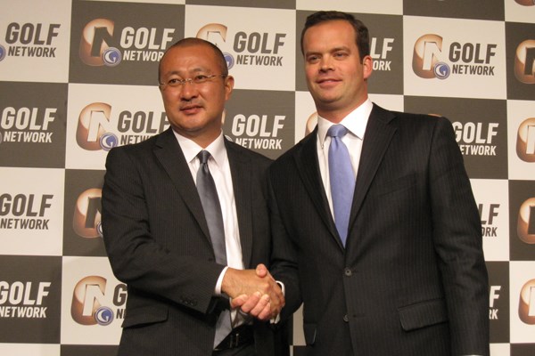ホットニュース ゴルフネットワークと米国ゴルフチャンネルが契約 NO.1 ゴルフネットワーク（左：代表取締役社長 石井政士）と、米国ゴルフチャンネル（右：代表取締役社長 マイク・マッカーリー）