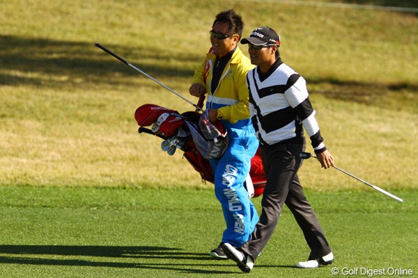 2011年 カシオワールドオープンゴルフトーナメント 初日 宮里優作 後半10番までにバーディを7つ量産した宮里優作が単独首位スタート