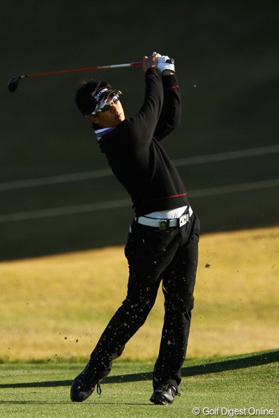 2011年 カシオワールドオープンゴルフトーナメント 初日 上井邦浩 首位に1打差2位で出た上井邦浩。トップの宮里優作はもちろん、こちらも初優勝に期待が募る。
