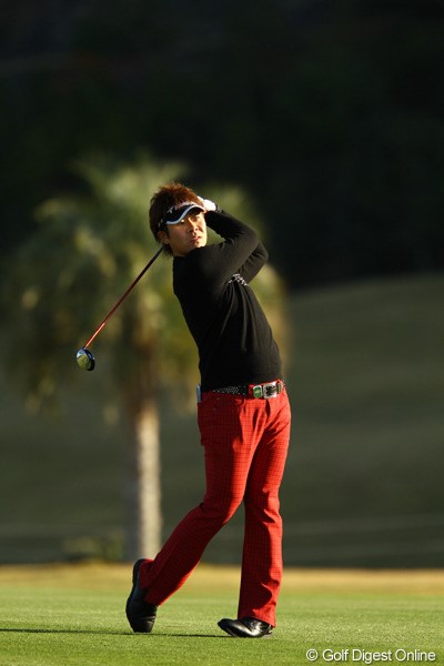 2011年 カシオワールドオープンゴルフトーナメント2日目 津曲泰弦 現在賞金ランキング72位。35位タイで予選通過。何とか4日目を20位以内でフィニッシュしたい感じです。