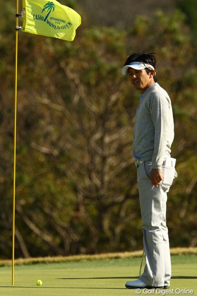 2011年 カシオワールドオープンゴルフトーナメント 2日目 近藤共弘 昨日イーグルを奪った10番Par5の3rdショットをベタピン。昨日に続いて今日も入っちゃうかと思いました。