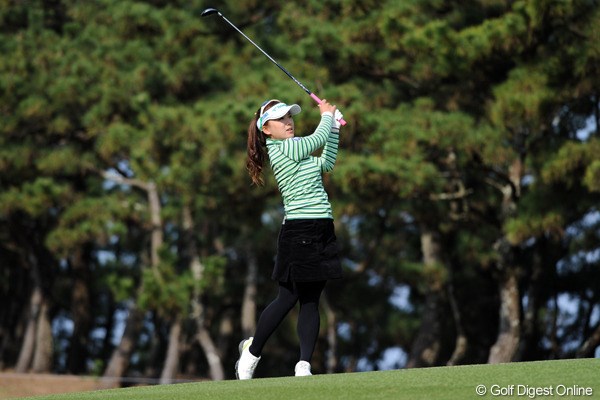 2011年 LPGAツアーチャンピオンシップリコーカップ 3日目 有村智恵 ノーボギーの「66」で一気に優勝戦線に加わってきた有村智恵