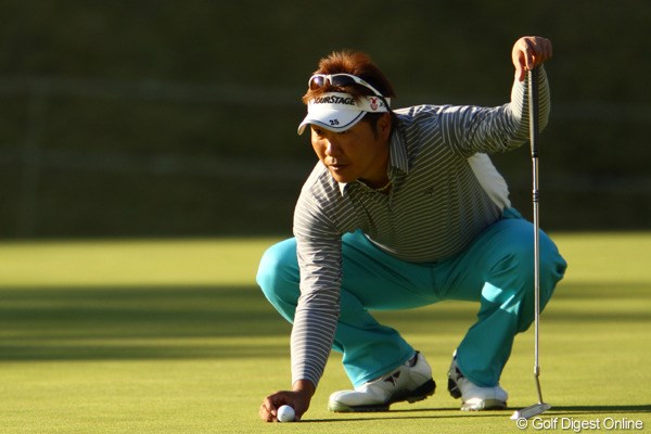 2011年 カシオワールドオープンゴルフトーナメント 3日目 高山忠洋 単独首位で最終日を迎える高山忠洋。開幕戦に続く今季2勝目に王手をかけた