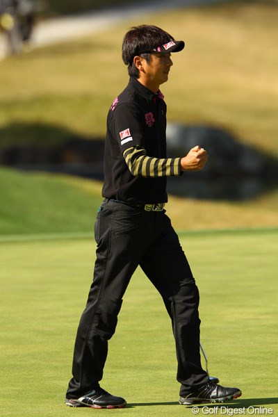 2011年 カシオワールドオープンゴルフトーナメント 3日目 冨山聡 トミーその1。バーディゲットでガッツポーズ！シード権獲得なるか・・・。