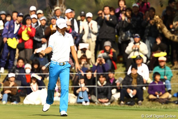2011年 カシオワールドオープンゴルフトーナメント 3日目 石川遼 首位とは9打差。このガッツポーズ、諦めてるとはもちろん思えません。58が叩き出せる男ですから。
