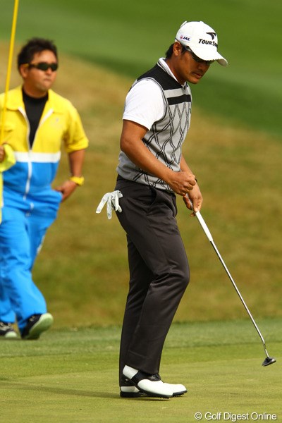 2011年 カシオワールドオープンゴルフトーナメント 最終日 宮里優作 4番バーディゲットでガッツポーズ！この日初めての単独首位に。