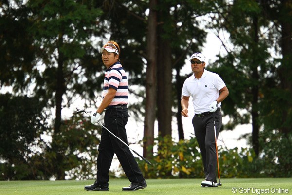 2011年 カシオワールドオープンゴルフトーナメント 最終日 高山忠洋と宮里優作 前半から一歩も譲らない2人。