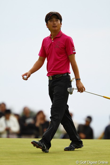 今大会で4位に入り、冨山聡は土壇場で初の賞金シードを獲得した。 2011年 カシオワールドオープンゴルフトーナメント 最終日 冨山聡